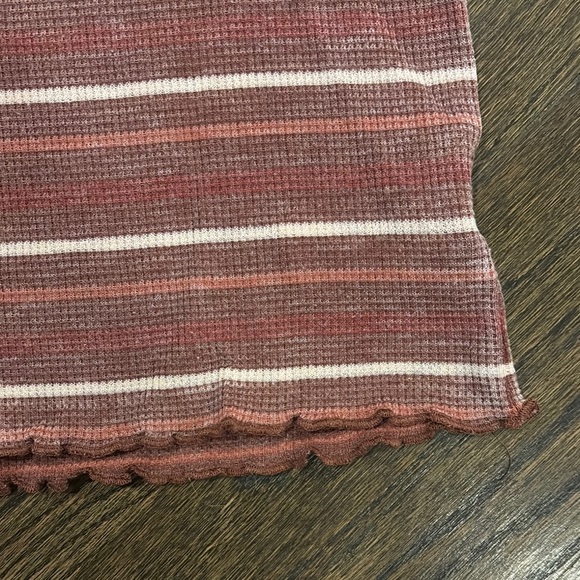 Teens Distressed Striped Ribbed Crop Top by American Eagle (size small) - Picture 4 of 7